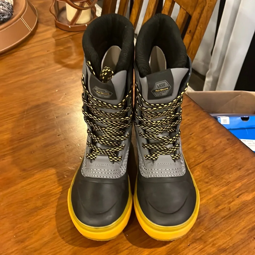 Vans Standard Snow Winter Boots Pat Moore Grey Black new Mens Size 8.5